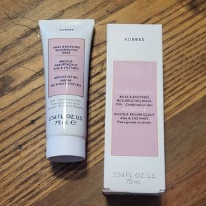 Korres Pomegranate AHA & Enzymes Mask in Pink and White